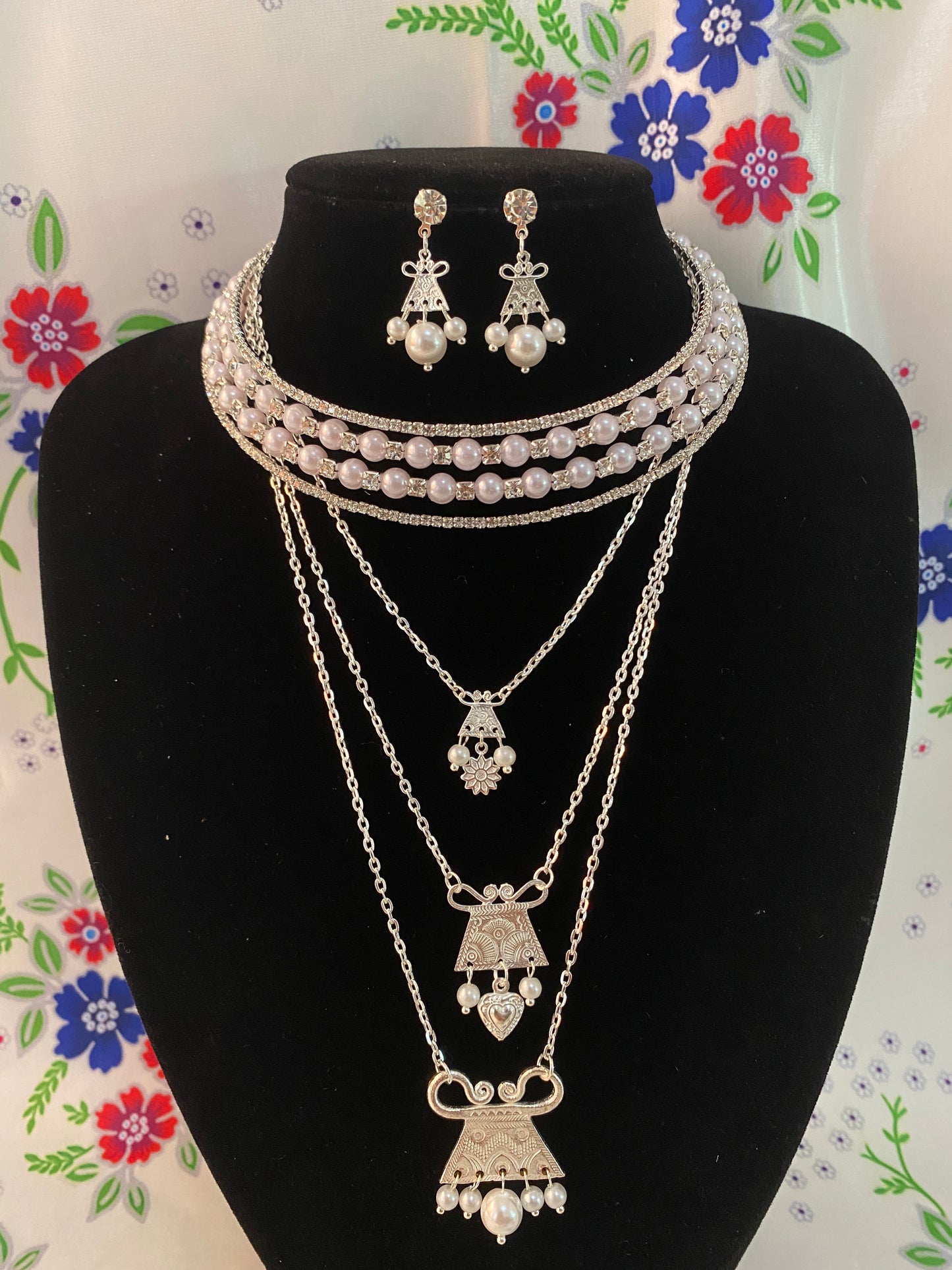 RSN427 Rhinestone Necklace Silver w/Earrings