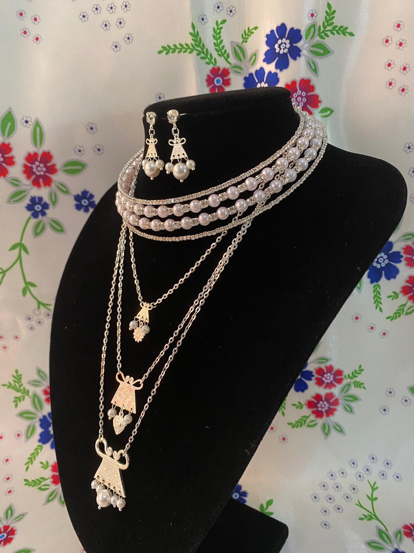 RSN427 Rhinestone Necklace Silver w/Earrings