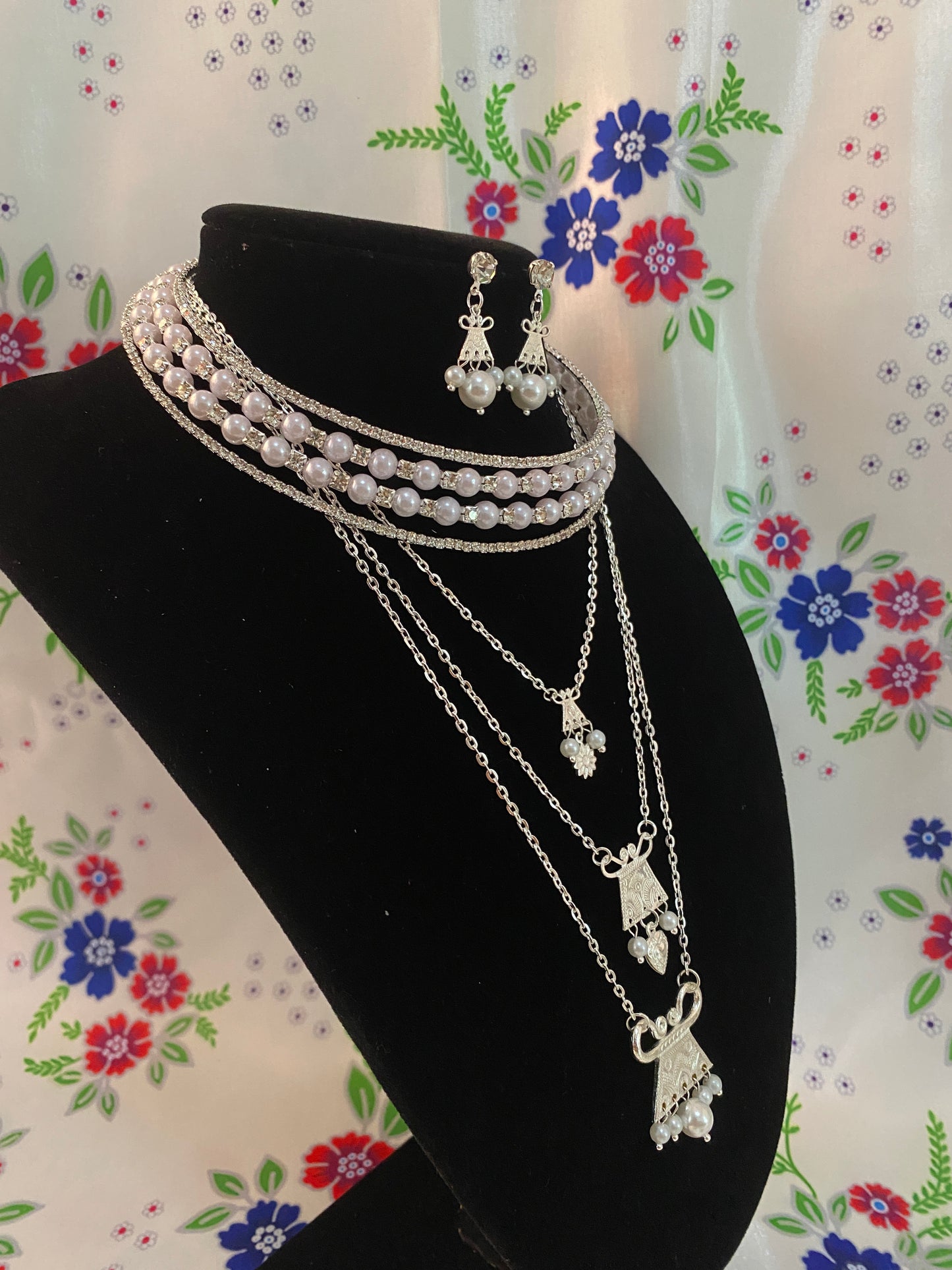 RSN427 Rhinestone Necklace Silver w/Earrings