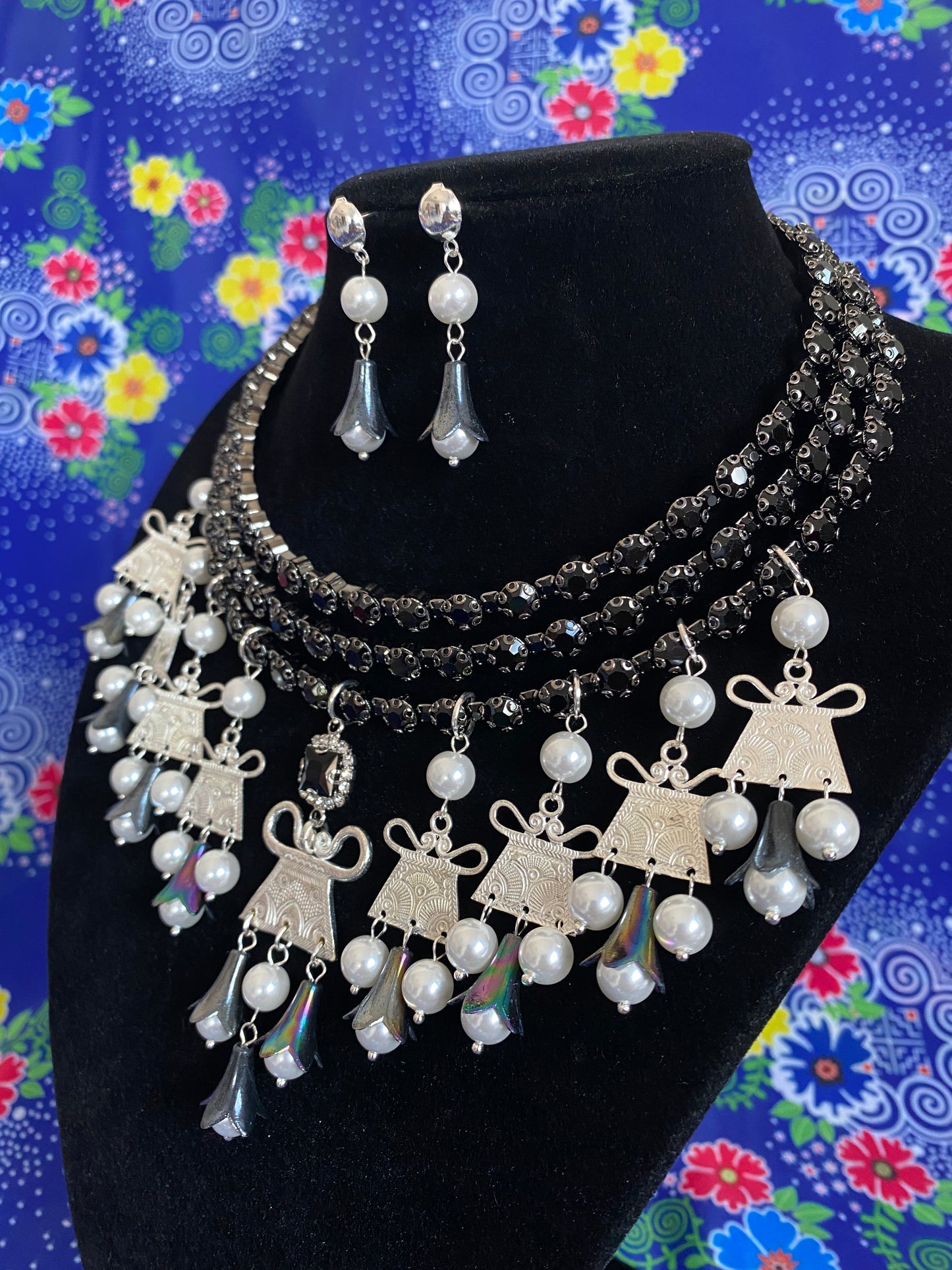 RSN008 Black Rhinestone Necklace w/Earrings