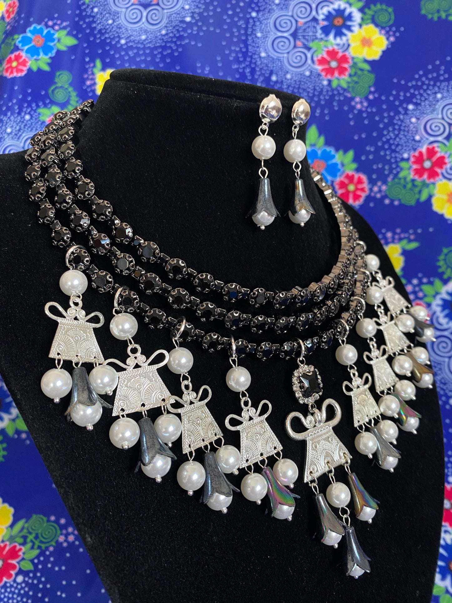RSN008 Black Rhinestone Necklace w/Earrings