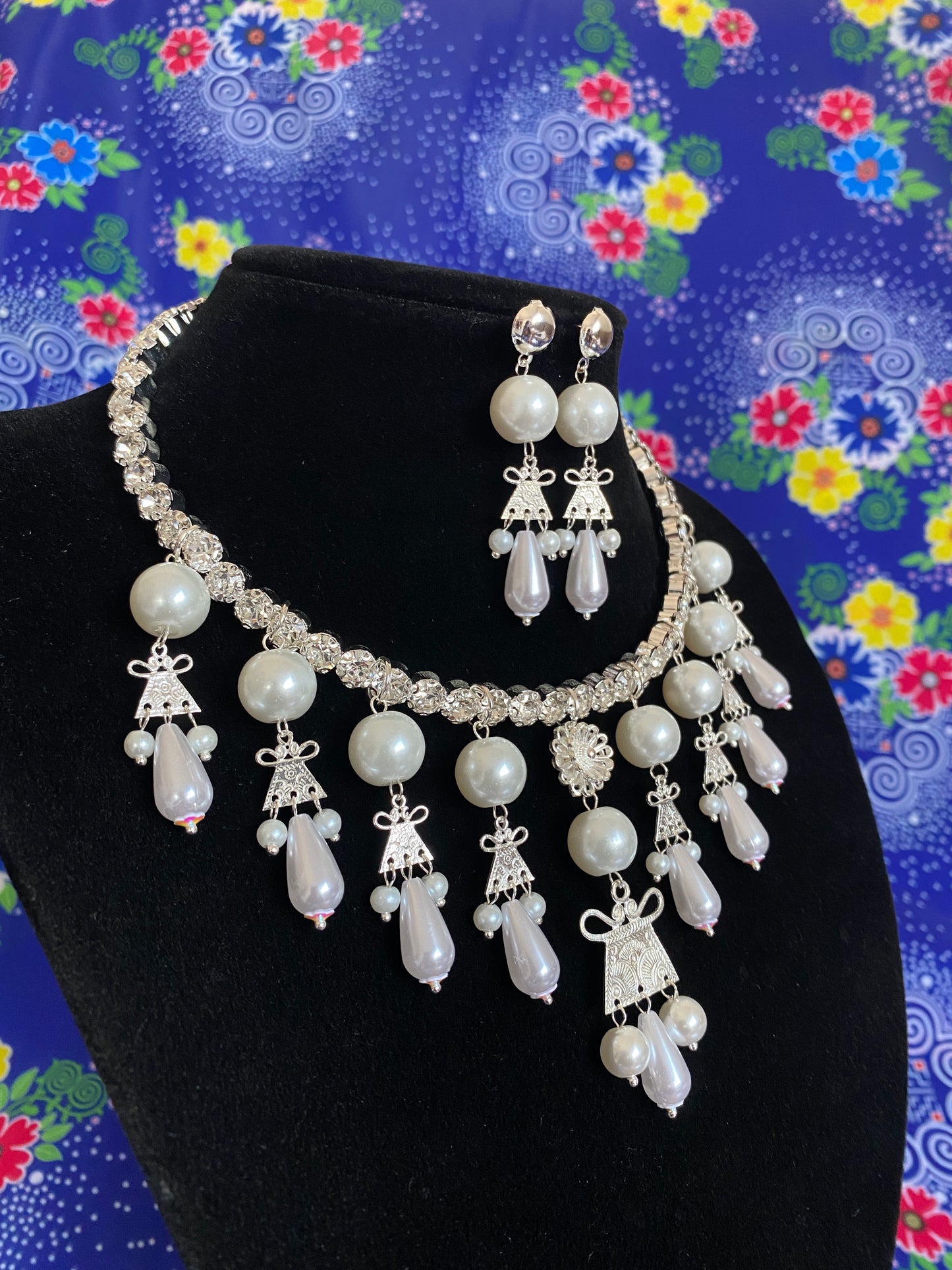 RSN024 Rhinestone Necklace Silver w/Earrings