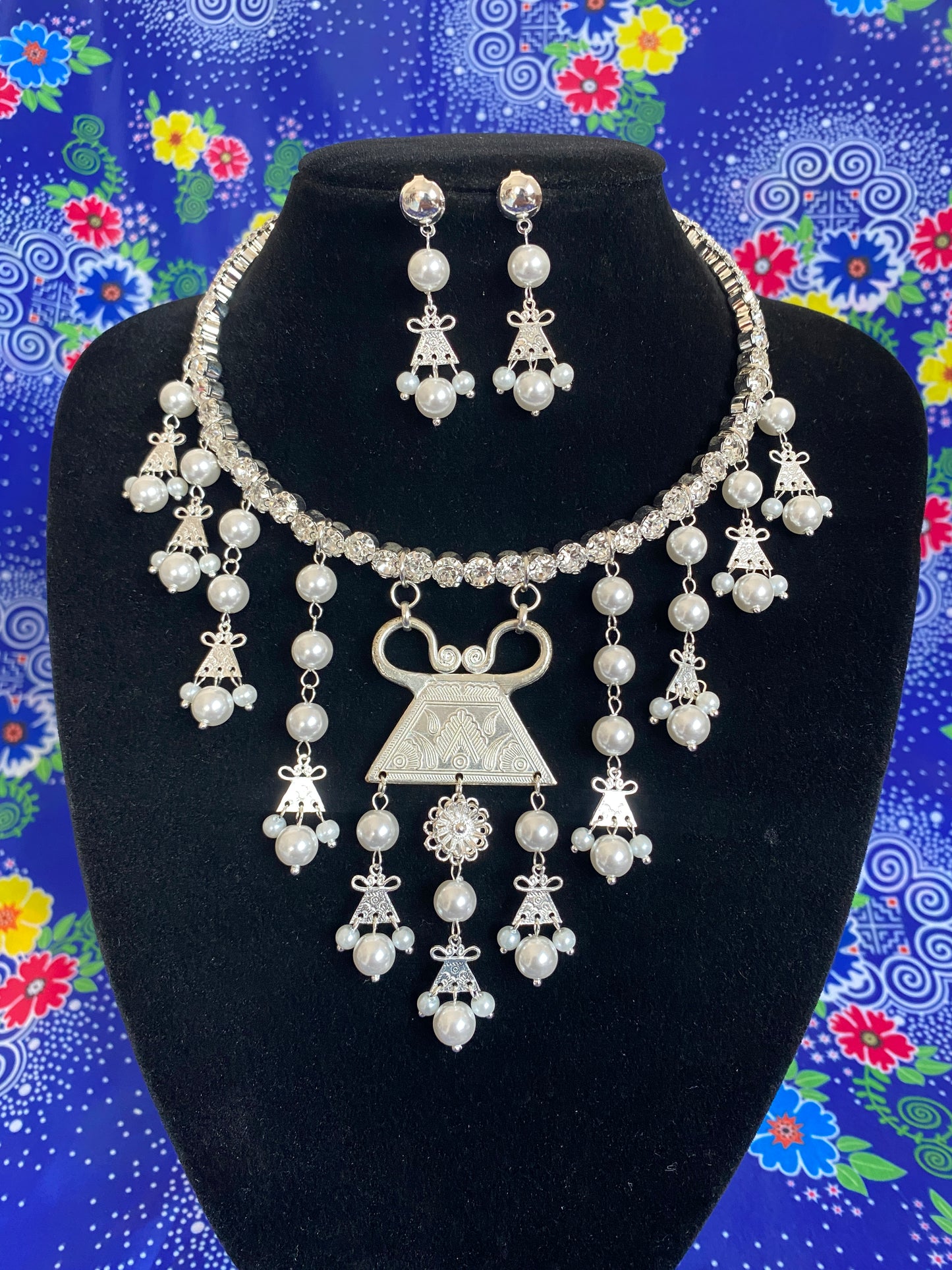 RSN015 Rhinestone Necklace Silver w/Earrings