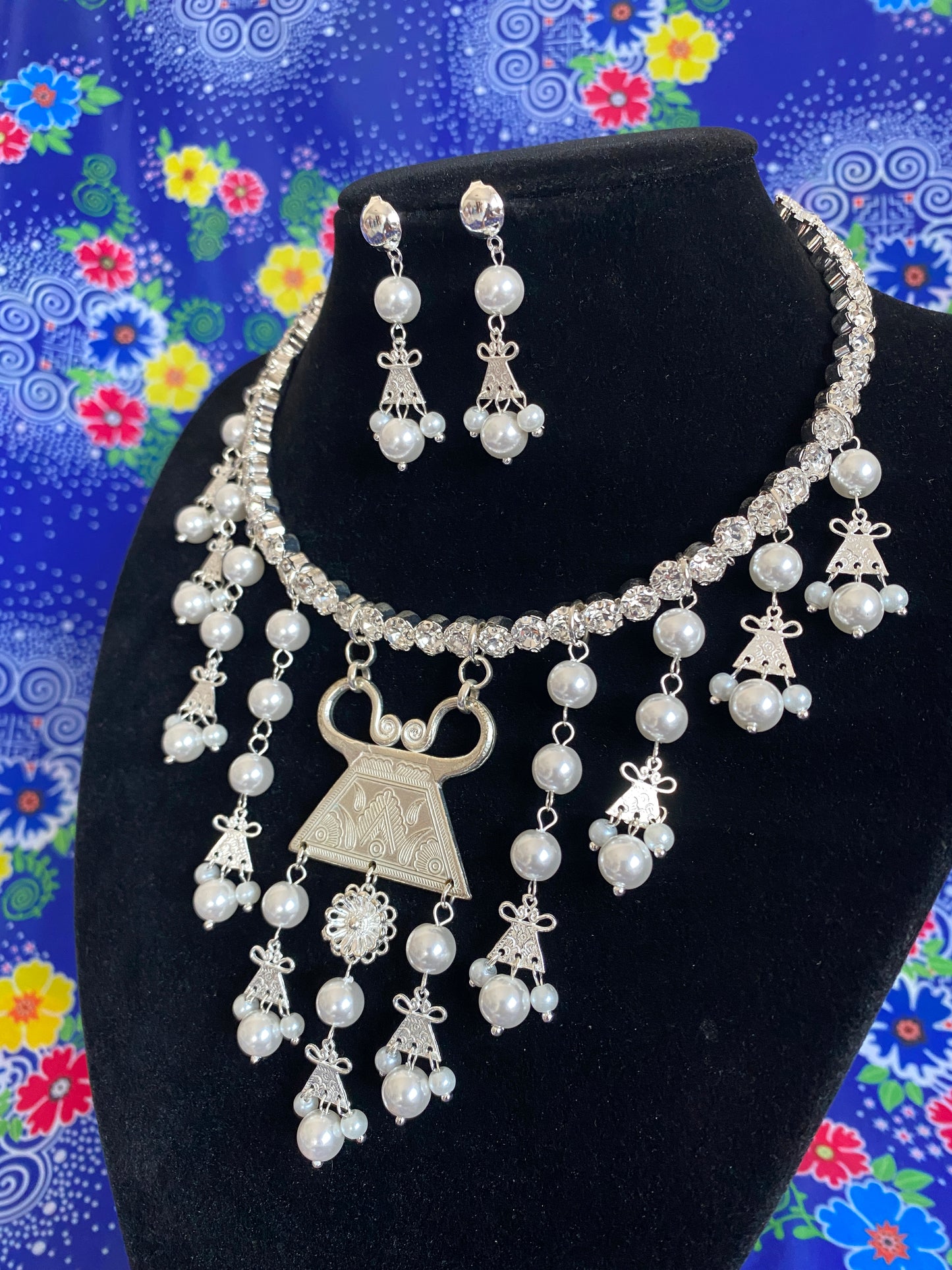 RSN015 Rhinestone Necklace Silver w/Earrings