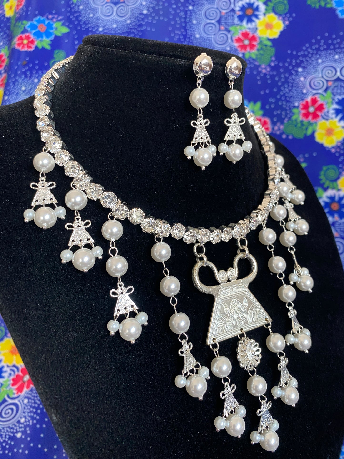 RSN015 Rhinestone Necklace Silver w/Earrings