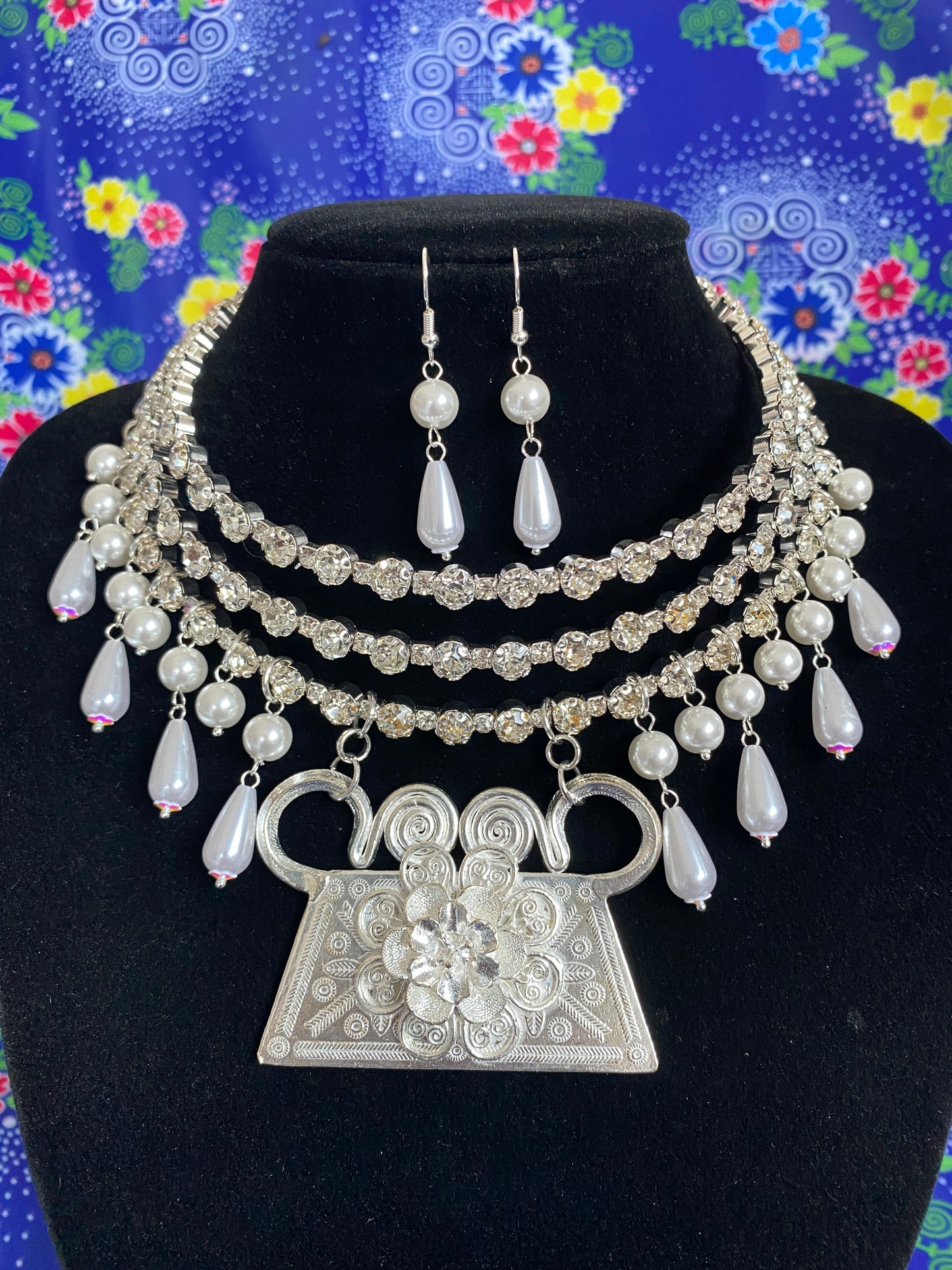 RSN017 Rhinestone Necklace Silver w/Earrings