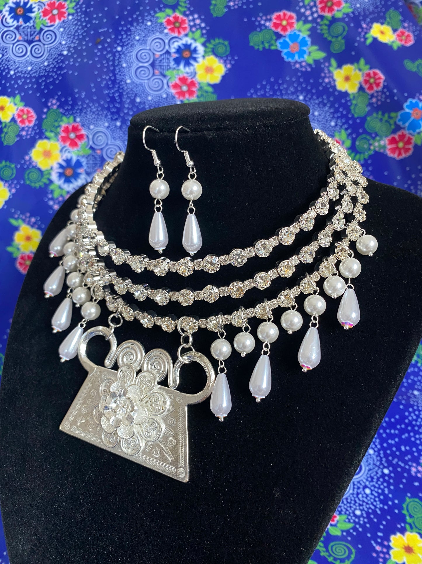RSN017 Rhinestone Necklace Silver w/Earrings