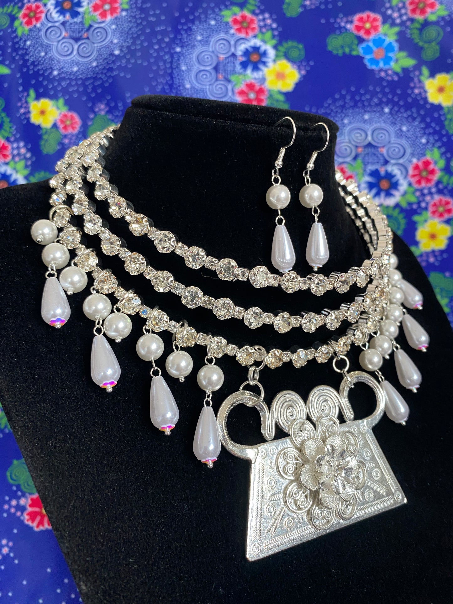 RSN017 Rhinestone Necklace Silver w/Earrings