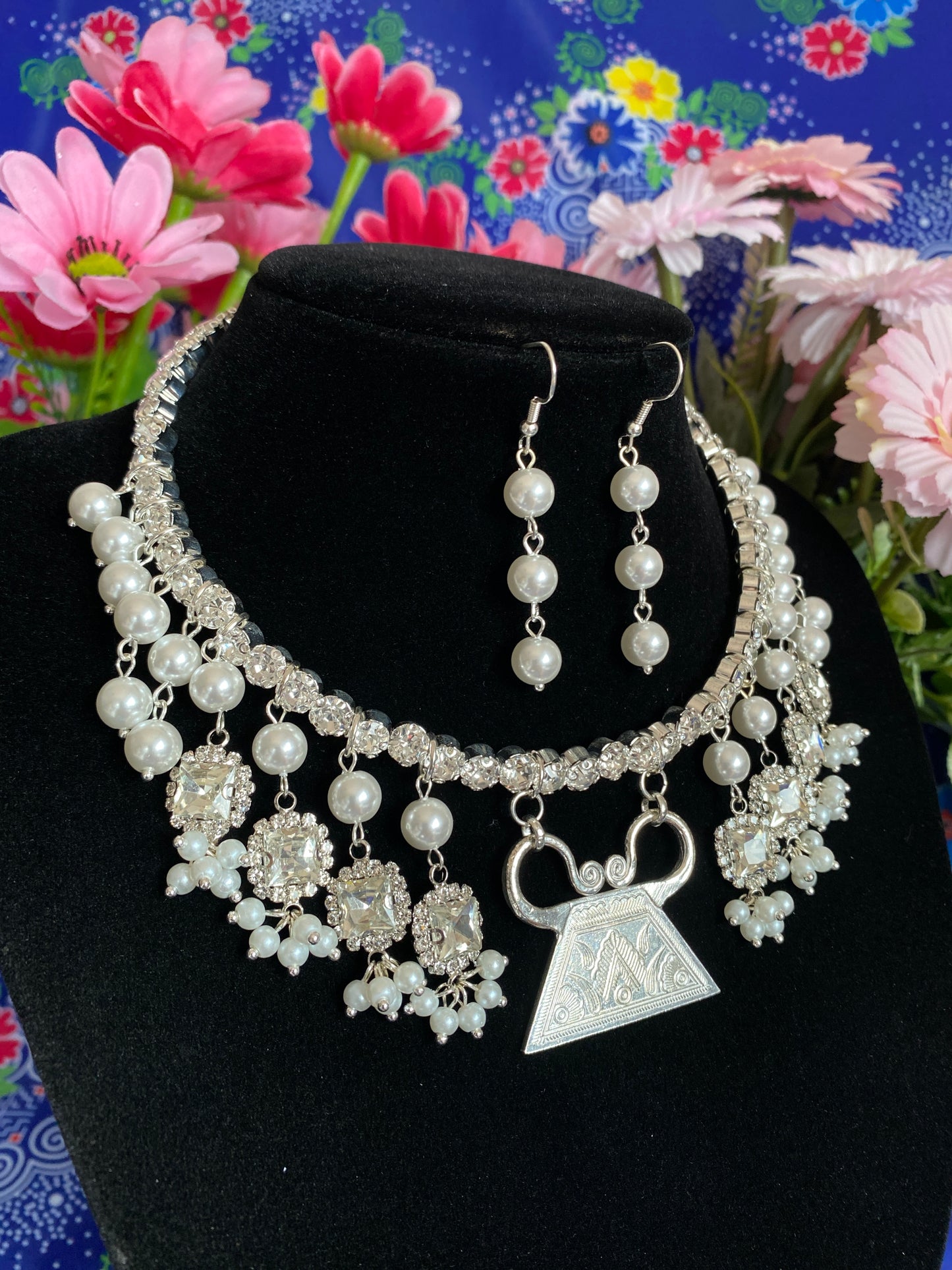 RSN054 Rhinestone Necklace w/Earrings