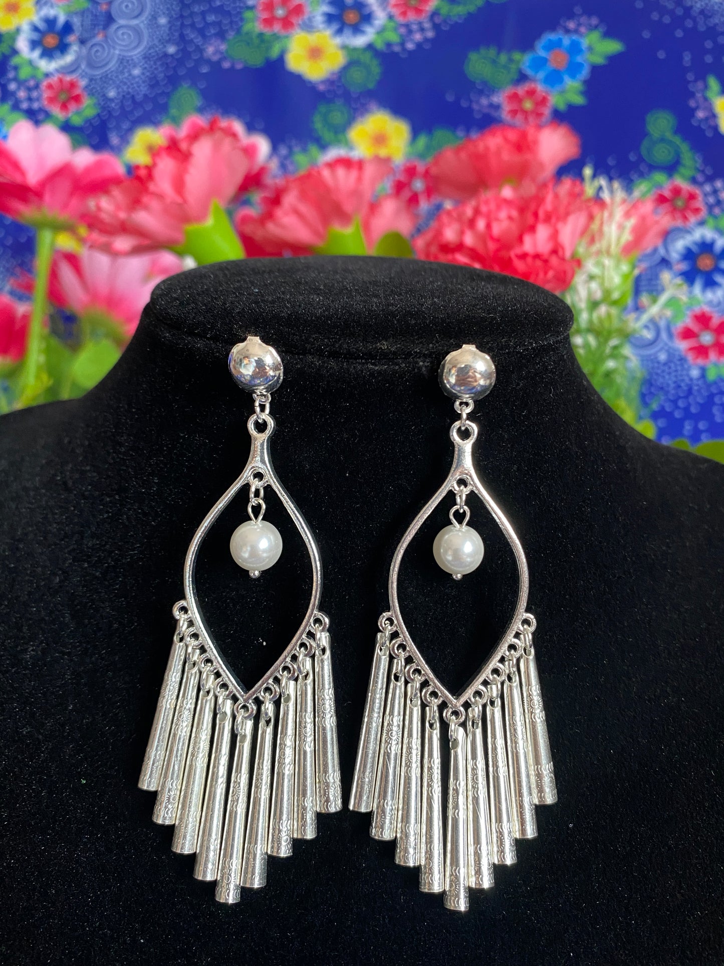 E102 Earring