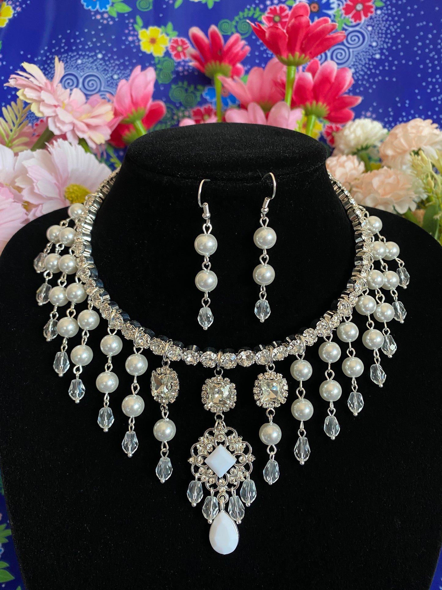 RSN056 Rhinestone Necklace w/Earrings