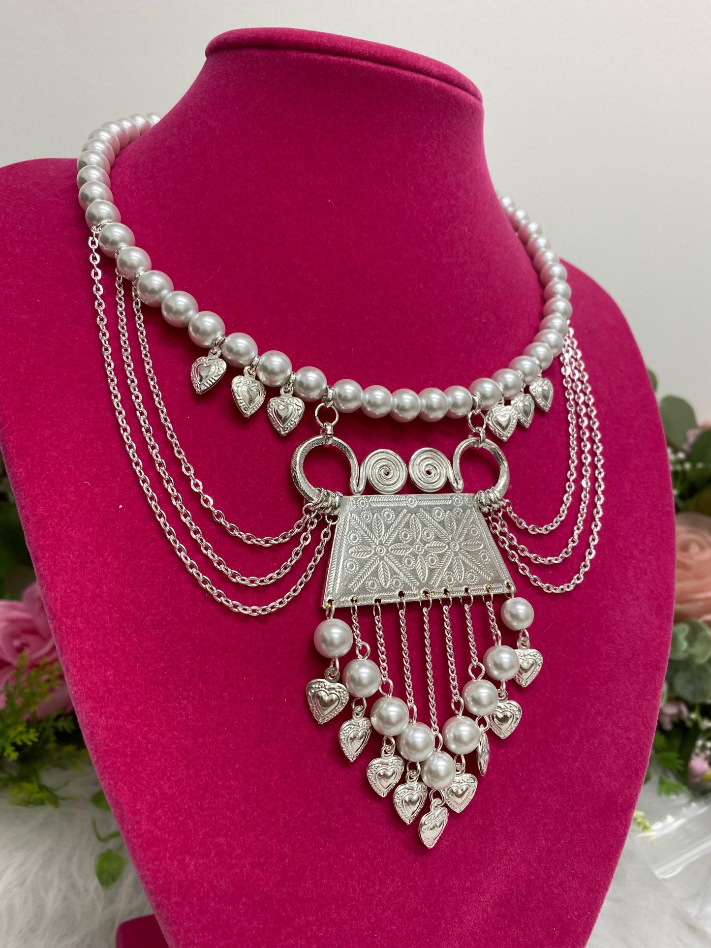 Heart choker GPN244