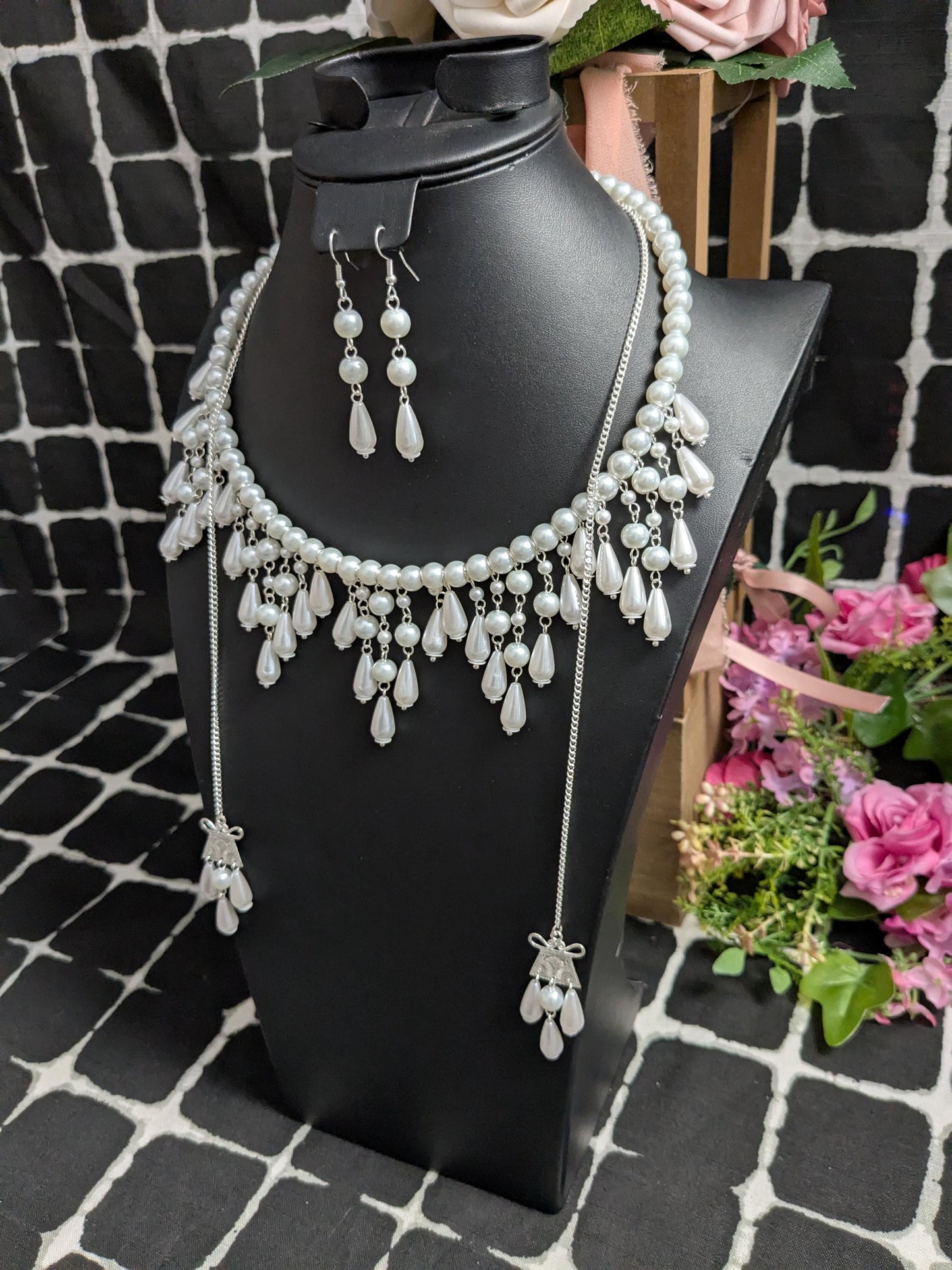 Glass Pearl Choker GPN0624011