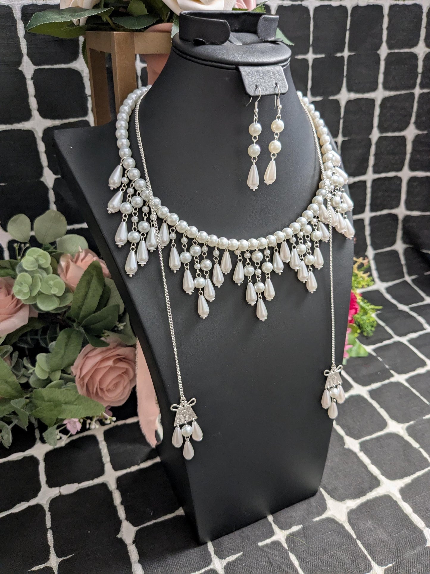 Glass Pearl Choker GPN0624011