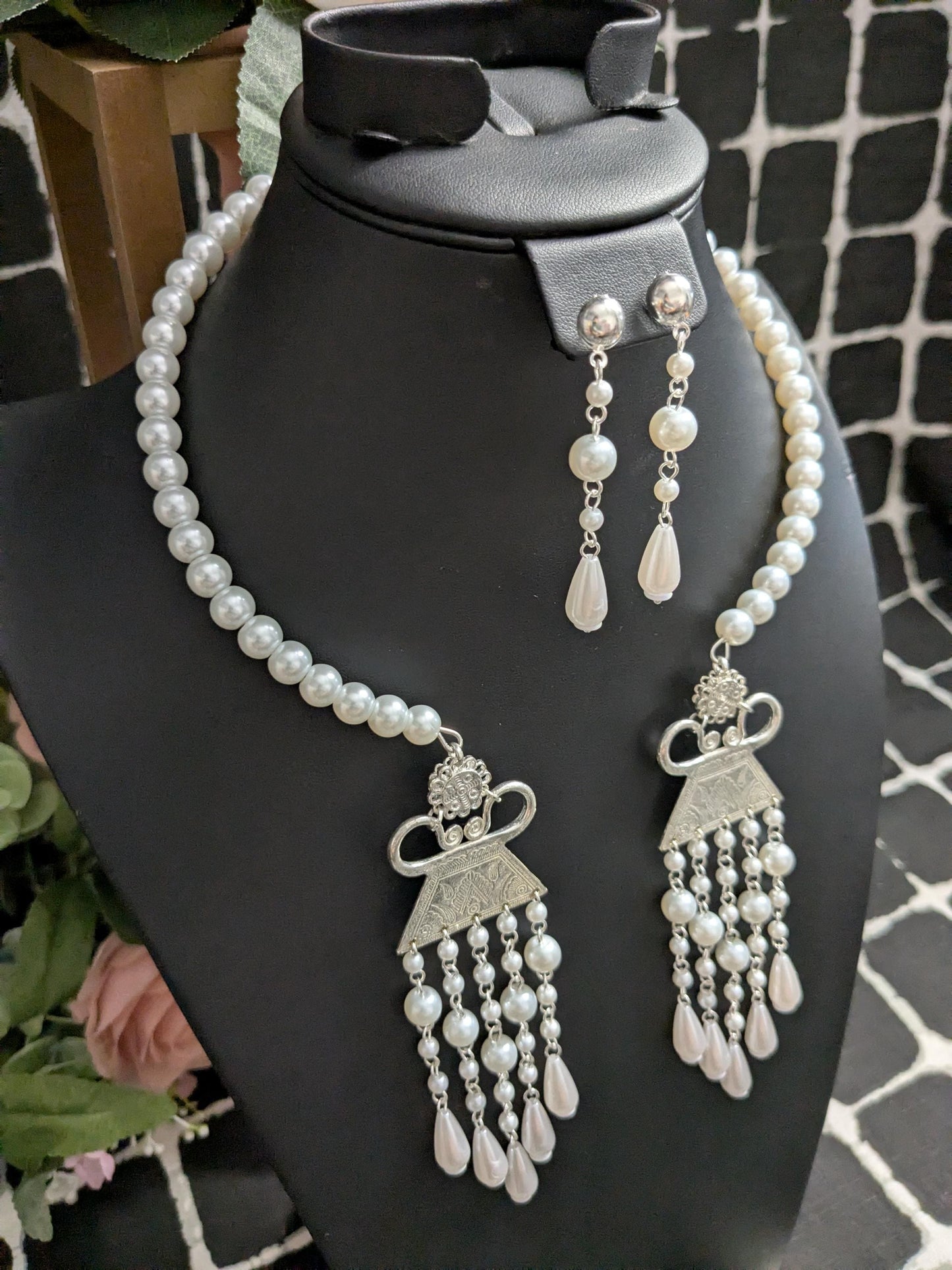 Glass Pearl Choker GPN0225005