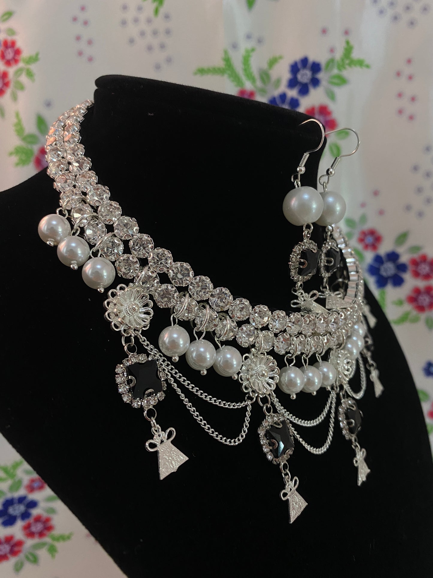 RSN425 Rhinestone Necklace w/Earrings