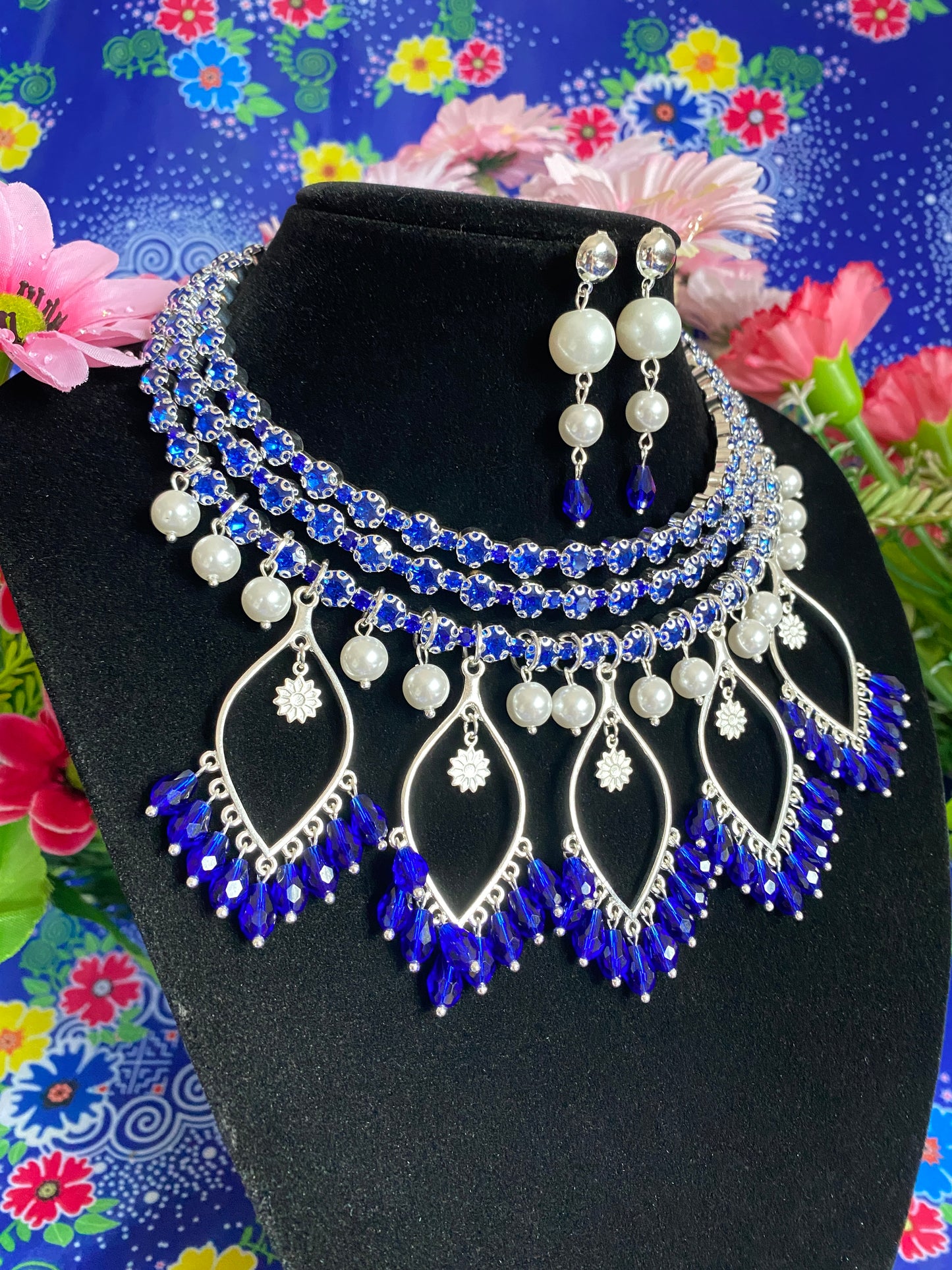 RSN044 Exquisite Rhinestone Necklace w/Earrings